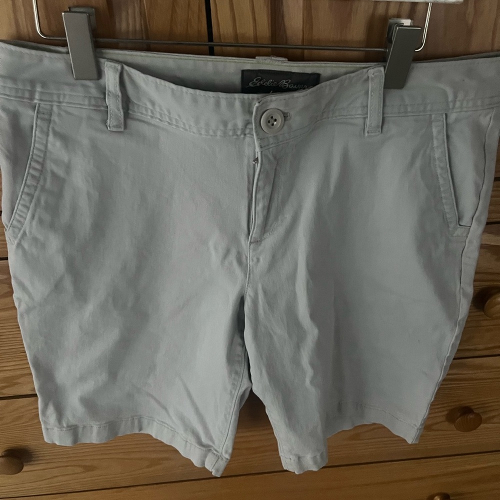 Eddie Bauer women’s khaki Shorts 10